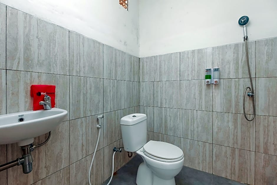 RedDoorz @ Jalan Bukit Keminting