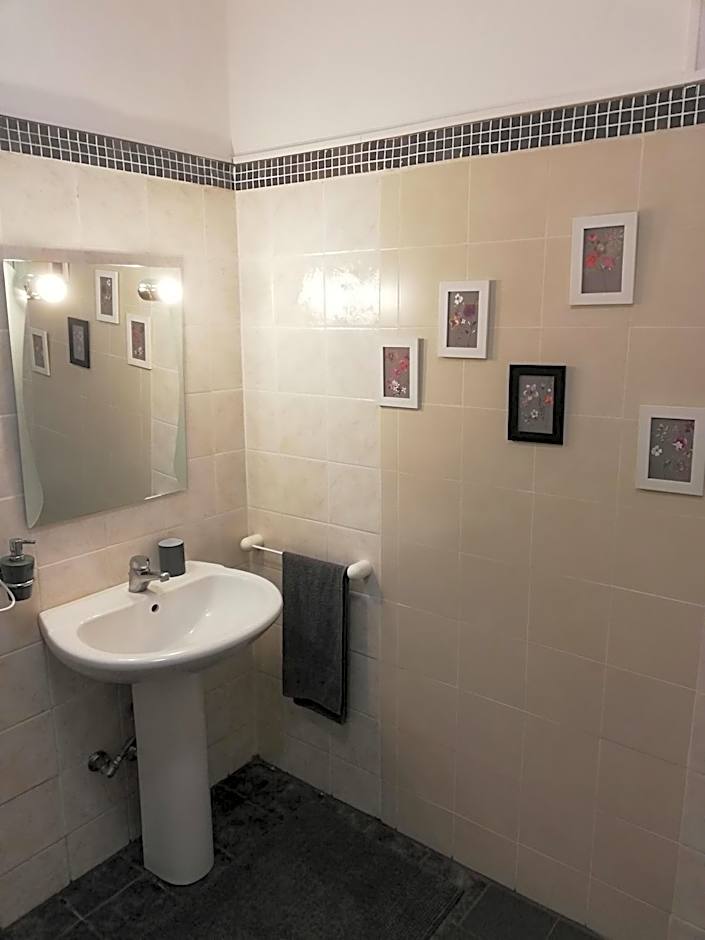 Aloi Rooms