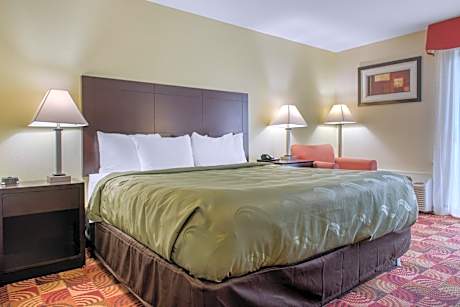 1 King Bed, Nonsmoking