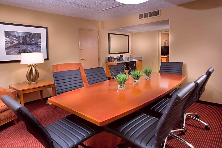 Embassy Suites By Hilton Hotel Kansas City-International Airport