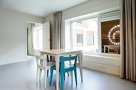 6 bed mixed dorm