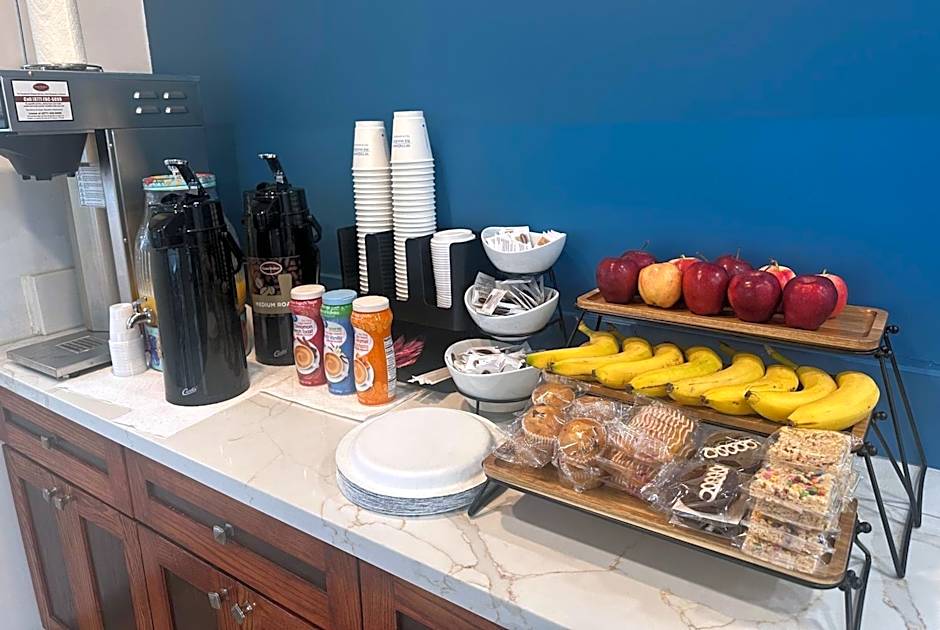 Super 8 by Wyndham Oceanside Downtown