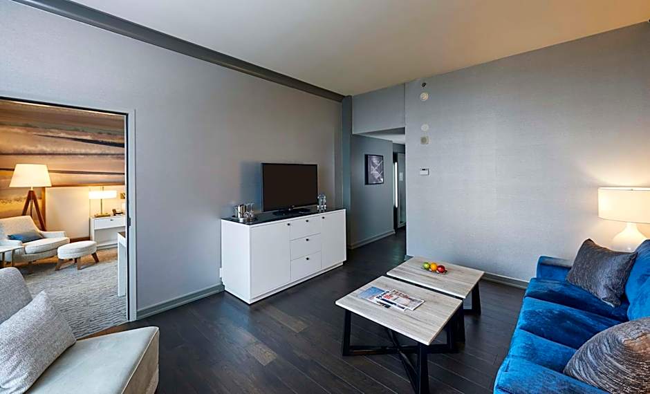 The Lofton Hotel Minneapolis, Tapestry Collection by Hilton