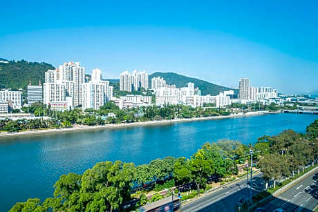 Premier Riverview Queen Single Room