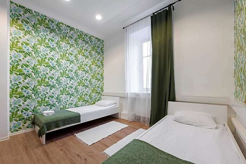 ROYAL ROOMS***