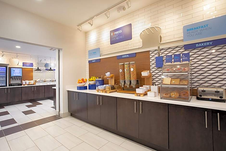 Holiday Inn Express Monterey - Cannery Row By IHG