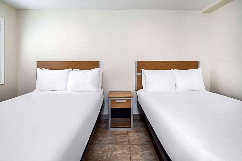 Super 8 by Wyndham Bakersfield CA