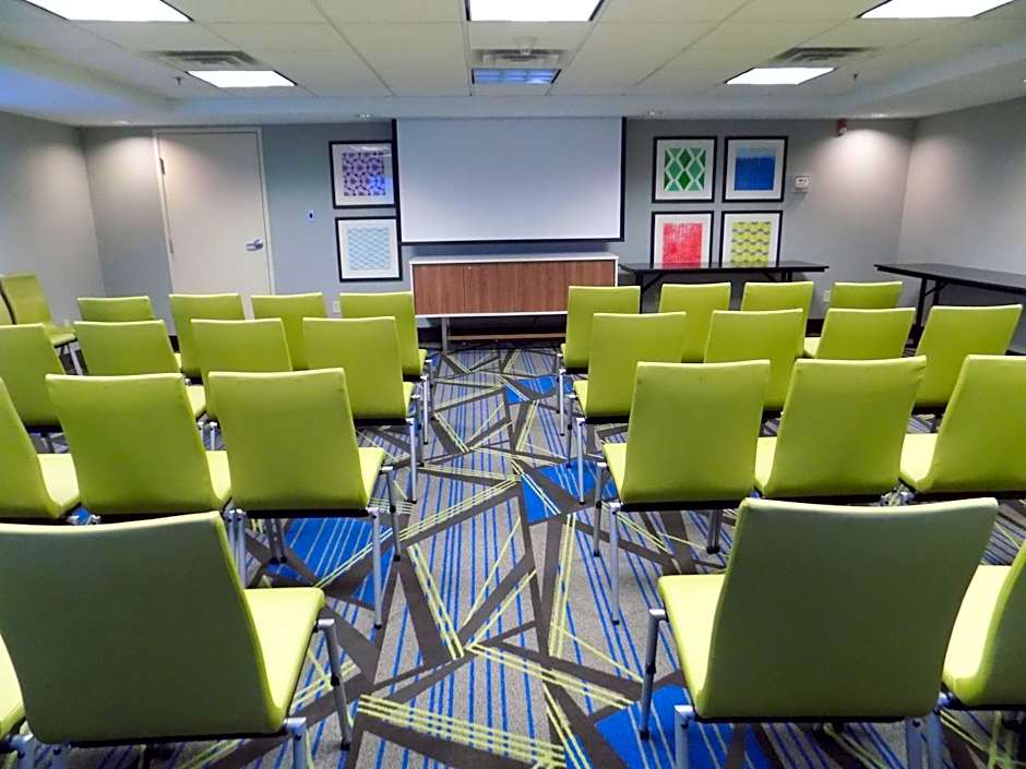 Holiday Inn Express & Suites Albuquerque-N. Balloon Fsta Park By IHG