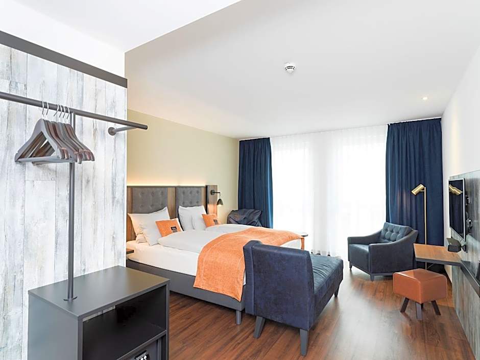 Holiday Inn - the niu, Saddle Furth By IHG