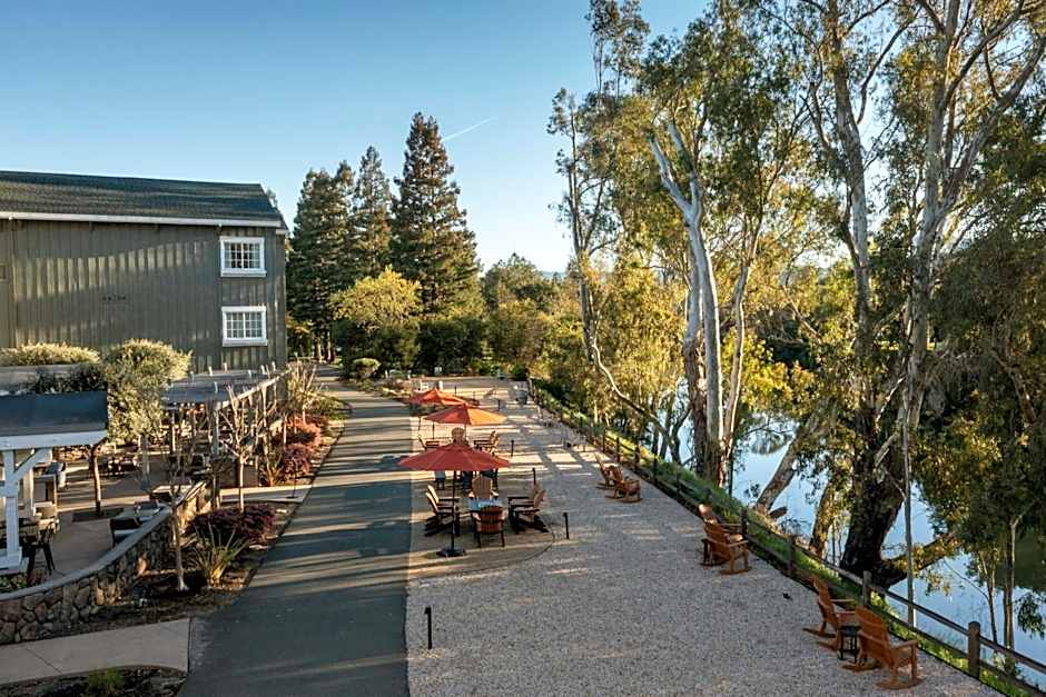 River Terrace Inn