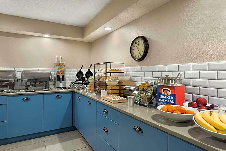 Country Inn & Suites by Radisson, Ankeny - Des Moines