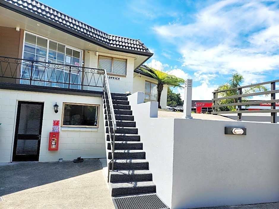 Kelly's Riverside Motel