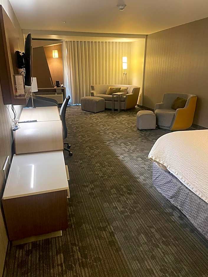 Courtyard by Marriott Bay City