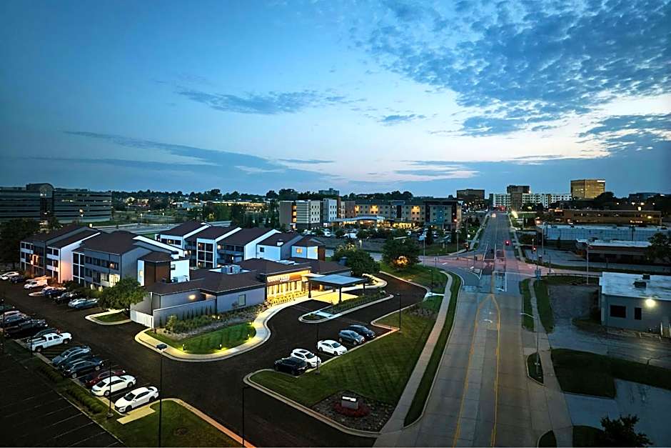 Courtyard by Marriott St. Louis Westport Plaza
