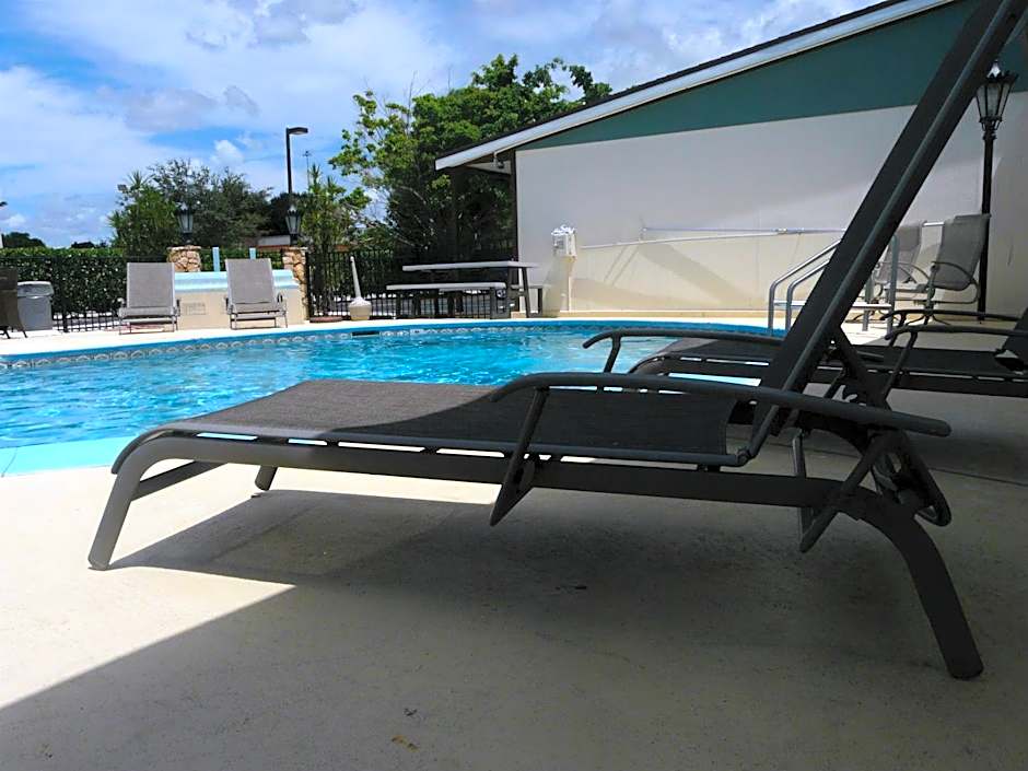 Spinnaker Inn of Naples