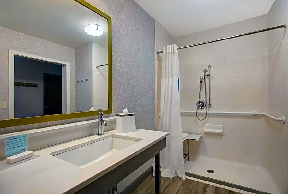 Hampton Inn By Hilton Westfield
