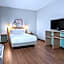 Spark by Hilton Shawnee