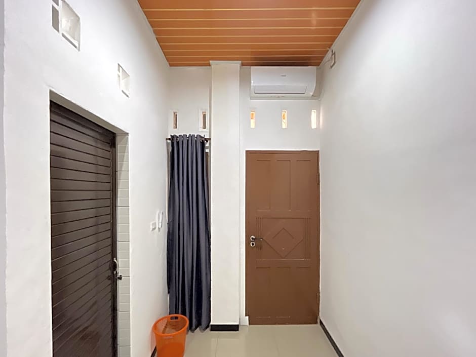 RedDoorz @ Rose House Simpang Pemda Medan Selayang