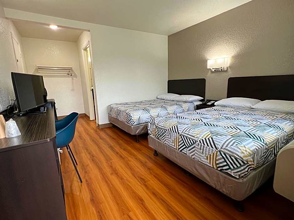 Motel 6-Longview, TX