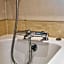 Sutton Lodge with Hot Tub
