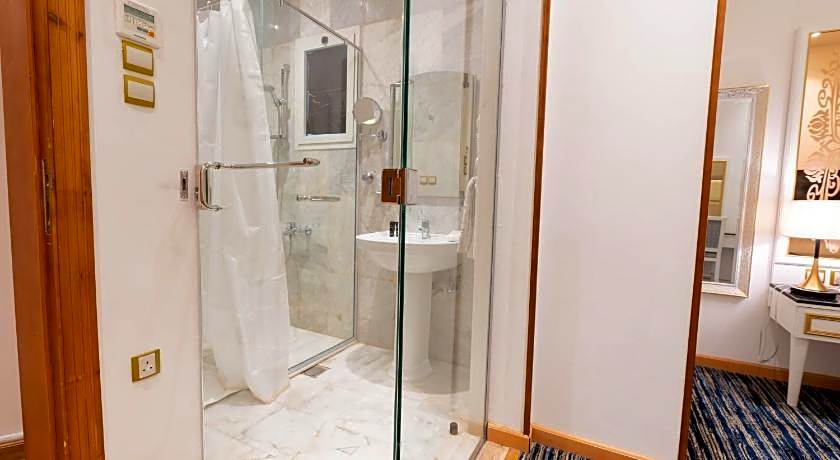 Platinum Alkhamseen Serviced Apartments