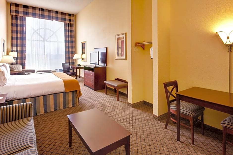 Holiday Inn Express Hotel & Suites Millington-Memphis Area