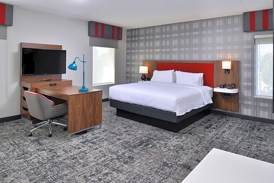 Hampton Inn By Hilton & Suites Greensboro Downtown, NC