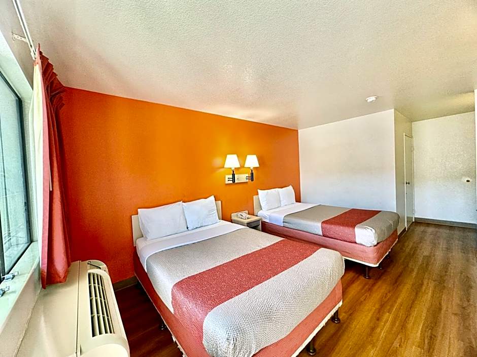 Motel 6-Bellflower, CA - Los Angeles