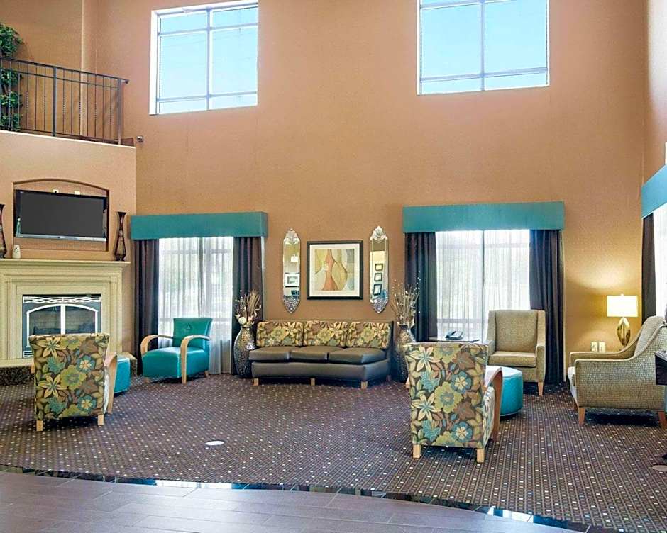 Comfort Suites Topeka Northwest