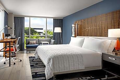 Classic King Room with Roll-in Shower - Mobility Accessible