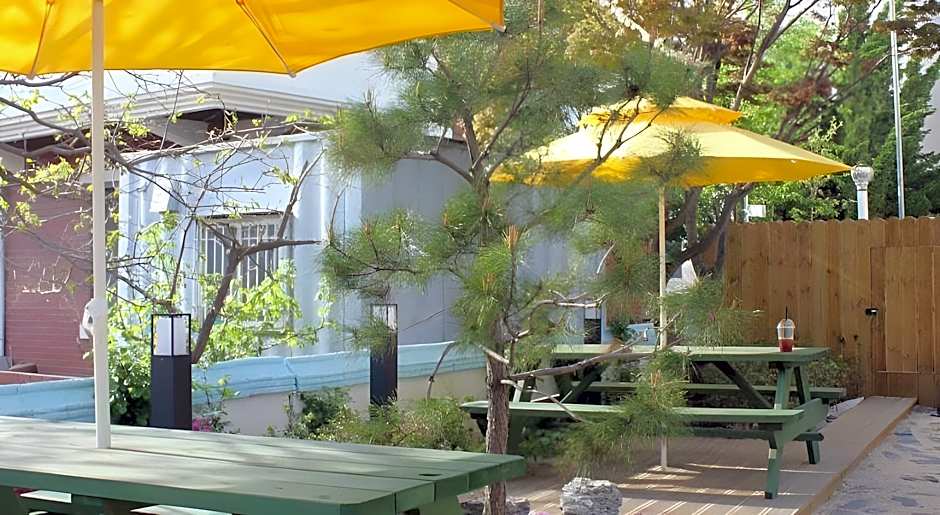 With U Hotel & Guesthouse