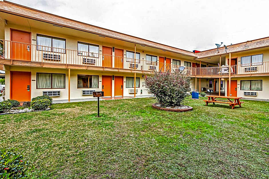 OYO Hotel Lake Charles Hwy 10