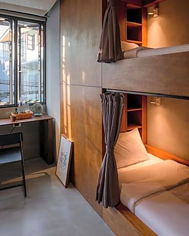 Bed in 8-Bed Mixed Dormitory Room