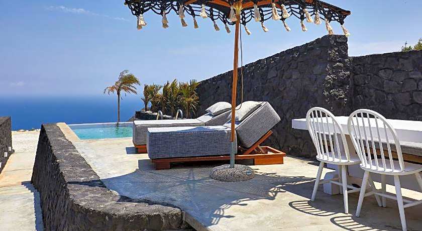 Theano Cave Suites & Villas