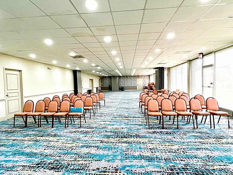 Quality Inn & Suites Conference Center Mcdonough