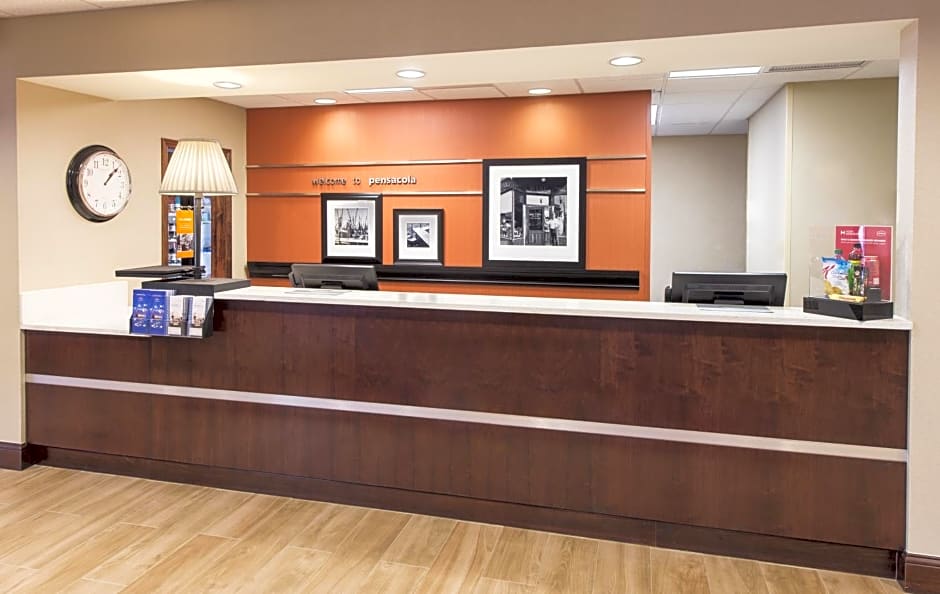 Hampton Inn & Suites Pensacola I-10 N at University Town Plaza