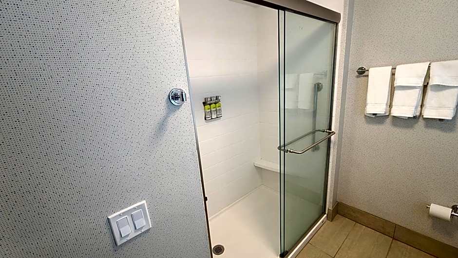 Holiday Inn Express & Suites Chico by IHG