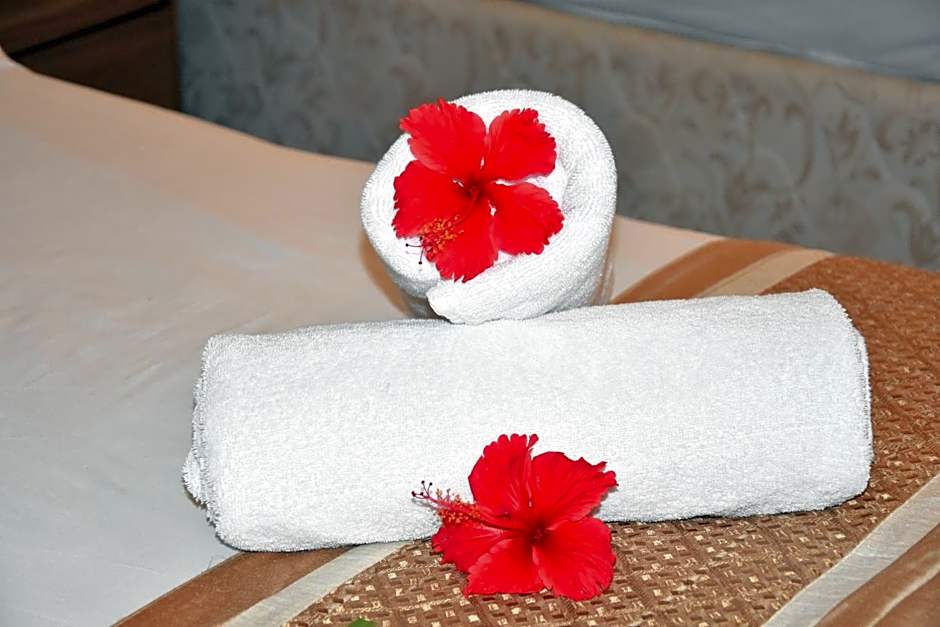 Reef Holiday Apartments