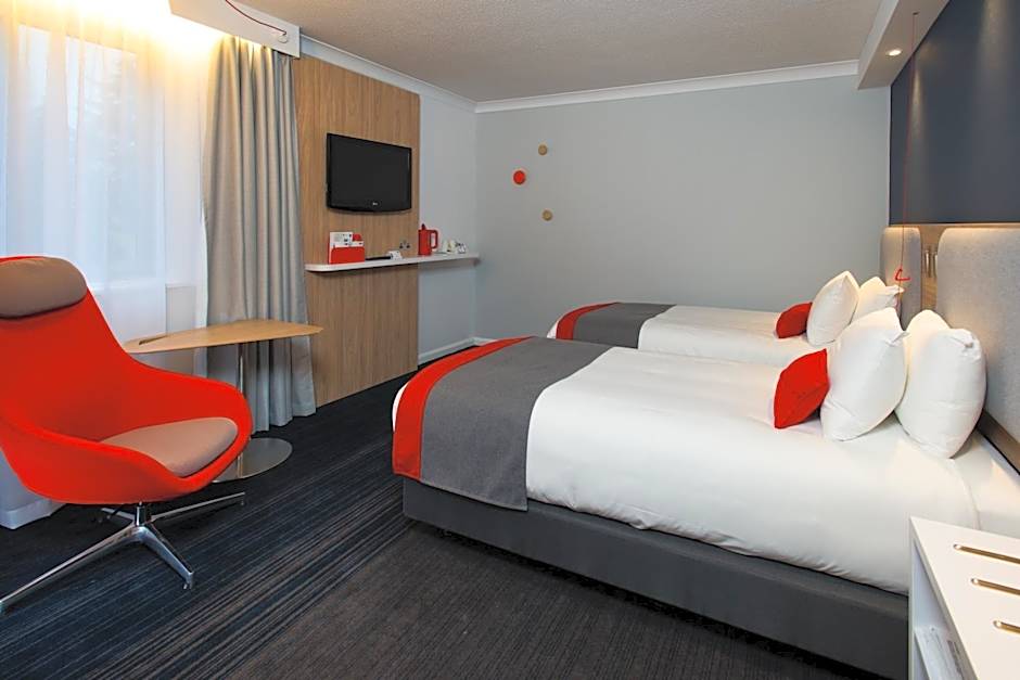 Holiday Inn Express London Luton Airport By IHG