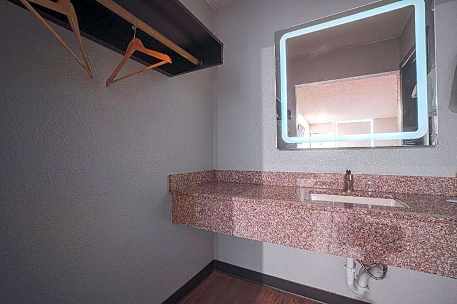 Hotel Comfort Stay by OYO Texarkana East, AR I-30