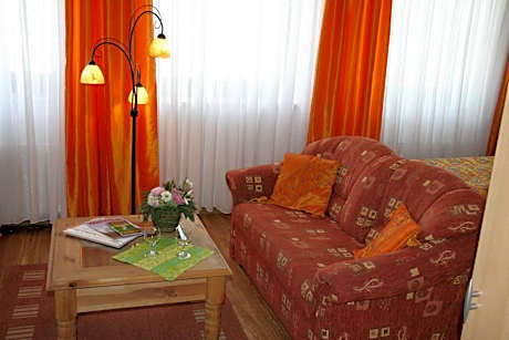 Twin Room with Private External Bathroom