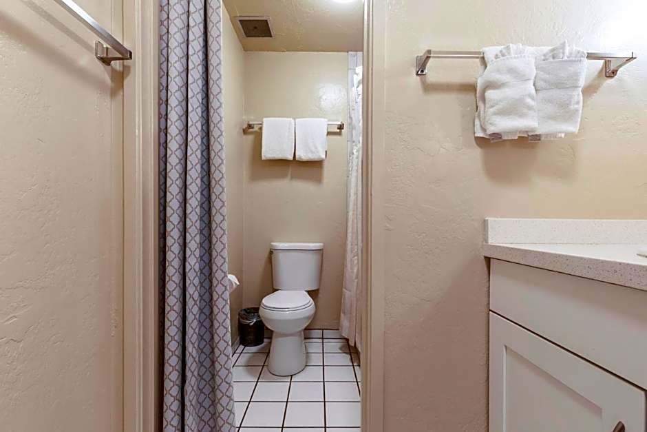 Plantation Hale Suites