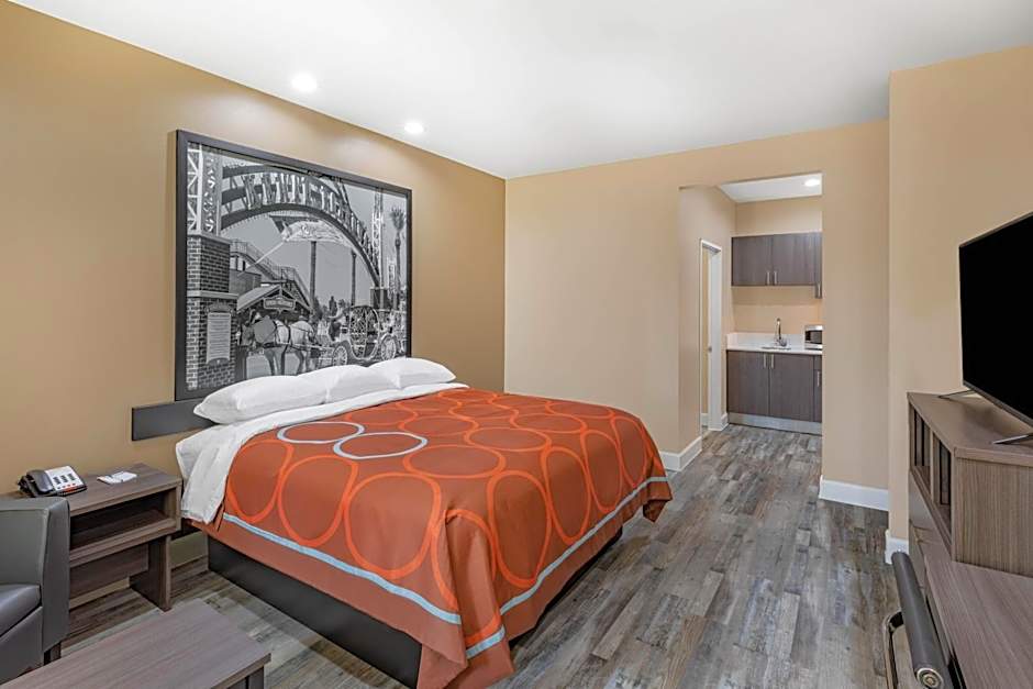 Super 8 by Wyndham Houston NW Beltway 8