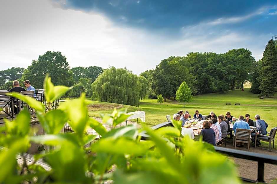 Schloss Kaarz mit Park