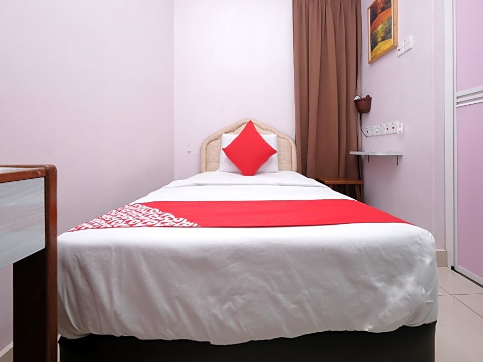 OYO 89877 Sun Triang Hotel