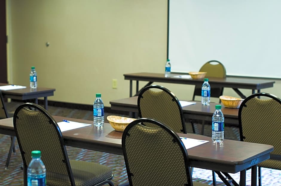 Holiday Inn Express Hotel & Suites - Concord, an IHG Hotel