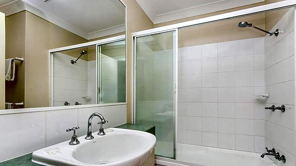 Sunrise Cove Holiday Apartments