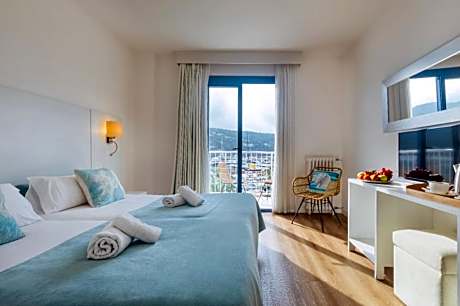 Triple Room with Sea View