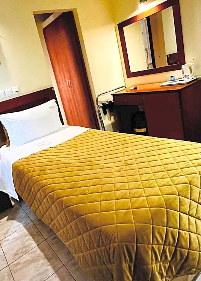 Triton Hotel Piraeus