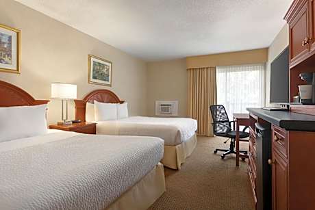 Standard Room With Two Queen Beds - Non-Smoking